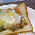olive11's cooksnap of when they made 余ったカレーで☆カレーチーズトースト.