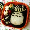 Barbie♡Yui's cooksnap of when they made トトロ まっくろくろすけ キャラ弁.