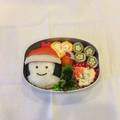mildchild's cooksnap of when they made クリスマス　キャラ弁　娘サンタクロース.