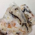 ★さあら★'s cooksnap of when they made ＊桜えびと塩昆布のおにぎり＊.