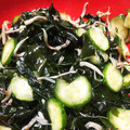 みぞちゃお's cooksnap of when they made きゅうりとわかめとちりめんじゃこの酢の物.