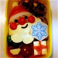 たひちゅ's cooksnap of when they made クリスマスキャラ弁＊簡単サンタおにぎり.