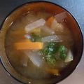 理世☆'s cooksnap of when they made こんにゃく入り根菜味噌汁.