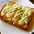 ｍａｒしゃん's cooksnap of when they made カマンベールチーズと林檎とネギのトースト.