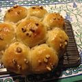 まゆこんたん's cooksnap of when they made *ル・クルーゼで作る❤胡桃のハニーパン♪.