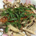 ジュリアン♪'s cooksnap of when they made 鮭のムニエル♪シメジとシソを添えて★.