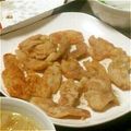 ☆桜兎☆'s cooksnap of when they made ビールがすすむよ～　『鶏皮カリカリ揚げ』.