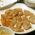 ☆桜兎☆'s cooksnap of when they made ビールがすすむよ～　『鶏皮カリカリ揚げ』.