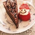 asupoyo's cooksnap of when they made クリスマスケーキに♪イチゴのサンタさん.