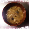 K0A9O0R8U♪'s cooksnap of when they made 白菜と玉葱とシメジの味噌汁.