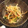 のらむーちょ's cooksnap of when they made ✩あと一品！もやしときゅうりのナムル✩.