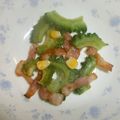 白いぐれーぷ's cooksnap of when they made ゴーヤとベーコンの炒め物.
