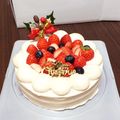 CocomOCaa's cooksnap of when they made フワフワスポンジ簡単デコレーションケーキ.