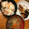 08261010's cooksnap of when they made 残った焼き鮭をポン乗せて炊くだけ♡.