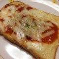 ayaakari's cooksnap of when they made ミート×ホワイトソースのピザトースト♪.