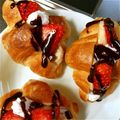 ささらんらん's cooksnap of when they made クリームサンドクロワッサン♡苺を添えて.