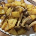 Hitomiwon's cooksnap of when they made しめじとじゃがいもの味噌バター.