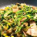 クックR37LE8☆'s cooksnap of when they made 10分で出来る！豆苗と舞茸のベーコン炒め.