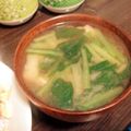 ＊とりこ＊'s cooksnap of when they made 味噌半分　小松菜と油あげの味噌汁.