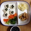 sleepypooh's cooksnap of when they made まん丸おにぎりで♪羊のショーンキャラ弁.