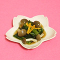 かおり♥'s cooksnap of when they made 春菊としめじの煮浸し.