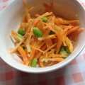たにたーに's cooksnap of when they made 生にんじんと枝豆の塩レモン和え.