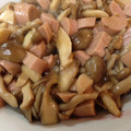 macchaaan's cooksnap of when they made きのこと魚肉ソーセージのバタポン炒め.