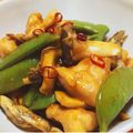 akane1234's cooksnap of when they made スナップえんどうと鳥ももとｴﾘﾝｷﾞ炒め.