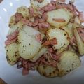 クックQGFJLB☆'s cooksnap of when they made じゃがいもベーコンのナンプラーバジル炒め.