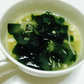 ジンベえちゃん's cooksnap of when they made えのきとわかめの味噌汁.
