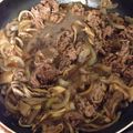 たんぽっぽ畑's cooksnap of when they made 糖質オフで牛丼～すき焼き風味～.