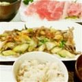 michygel's cooksnap of when they made 海老としめじとセロリの葉のガーリック炒め.