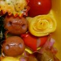 マるもりOOSUGA's cooksnap of when they made 簡単キャラ弁おかず☆薄焼き卵の薔薇★.