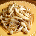 ★かすたねっと★'s cooksnap of when they made もやしとぶなぴーの炒め物.