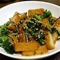 ひろにゃーん's cooksnap of when they made 菊菜とさつま揚げの炒めごま和え.