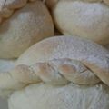 すんよるちゃん's cooksnap of when they made ツイストリボンでおめかし白パン♪.