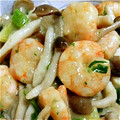 香薫バレエ団員's cooksnap of when they made 海老としめじとセロリの葉のガーリック炒め.