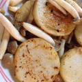のりたまーん's cooksnap of when they made 山芋とシメジのバター醤油炒め.