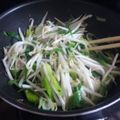 いなっちくん's cooksnap of when they made ＊挽き肉にらもやし炒め＊.