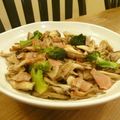 kouayaa's cooksnap of when they made レモンでさっぱり旨♪きのことベーコン炒め.
