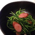 とっとこねこ's cooksnap of when they made 豆苗とウィンナーの塩、胡椒炒め.