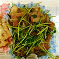 ぽんこ♡'s cooksnap of when they made 簡単お弁当☆豆苗とベーコンとしめじ炒め.