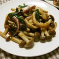 ともこキッチン's cooksnap of when they made フライパン1つ♪イカとしめじの甜麺醤炒め.