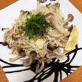 ちゃいずん's cooksnap of when they made えのきとしめじのガーリックバター♪.