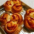 陸さん岳's cooksnap of when they made 簡単成形・三つ巴ハムマヨパン.