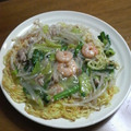 ひなたママン's cooksnap of when they made 海老・韮・もやしの塩あんかけ焼きそば.