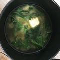くぅ５２２'s cooksnap of when they made ほうれん草のお味噌汁♡バター入り♡.