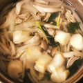 けいーぴー's cooksnap of when they made じゅわ〜☆お麩と玉ねぎとしめじのすまし汁.