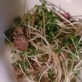 理世☆'s cooksnap of when they made 牛肉とモヤシ炒め　貝割れ乗せ.