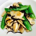 ジンベえちゃん's cooksnap of when they made 鶏胸肉とスナップエンドウの塩昆布炒め.
